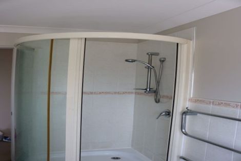 Photo of property in 26 Canary Place, Unsworth Heights, Auckland, 0632