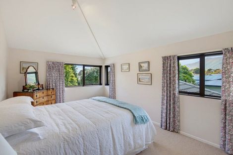Photo of property in 10 Karaka Grove, Waikanae, 5036