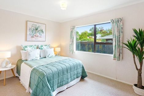 Photo of property in 15 Atarau Grove, Paraparaumu, 5032