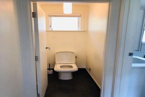 Photo of property in 61 Peach Road, Glenfield, Auckland, 0629