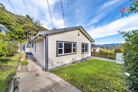 Photo of property in 225 Whites Line East, Waiwhetu, Lower Hutt, 5010