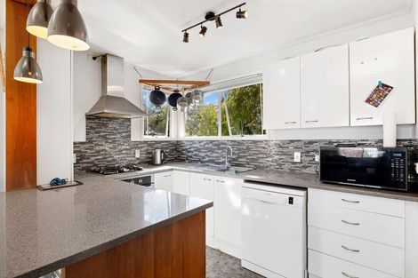 Photo of property in 19 Stallard Place, Glen Eden, Auckland, 0602