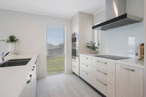 Photo of property in 17 Te Kaka Place, Omokoroa, 3114