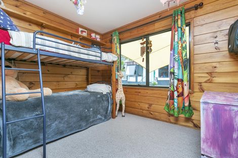 Photo of property in 2/21 Tahu Crescent, Sunnynook, Auckland, 0620