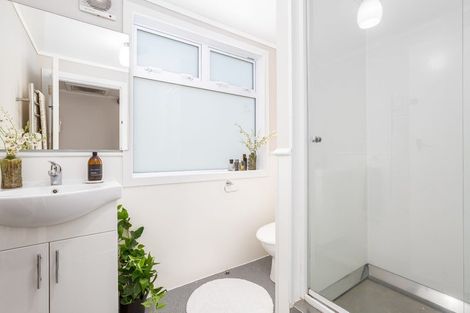 Photo of property in 28 Black Rock Road, Newlands, Wellington, 6037