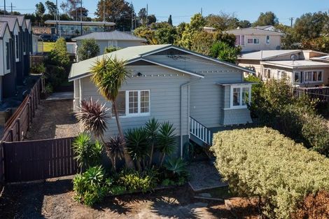 Photo of property in 2/6 Geddes Terrace, Avondale, Auckland, 1026