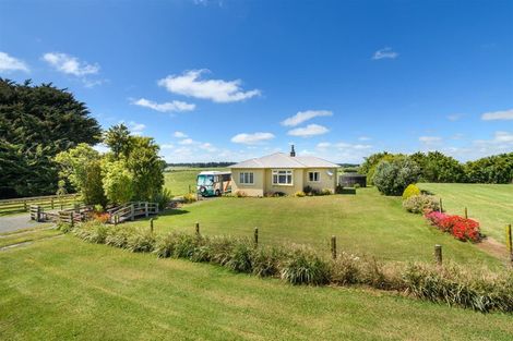 Photo of property in 56 Wightman Road, Sanson, Palmerston North, 4479