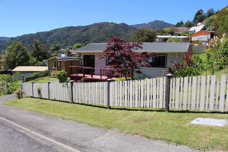 Photo of property in 1 Webster Place, Picton, 7220