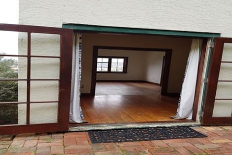 Photo of property in 44 Queens Drive, Lyall Bay, Wellington, 6022