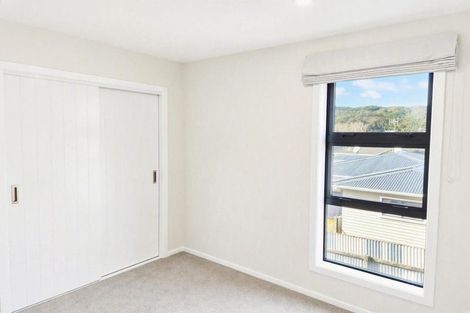 Photo of property in 4/31 Wainuiomata Road, Wainuiomata, Lower Hutt, 5014