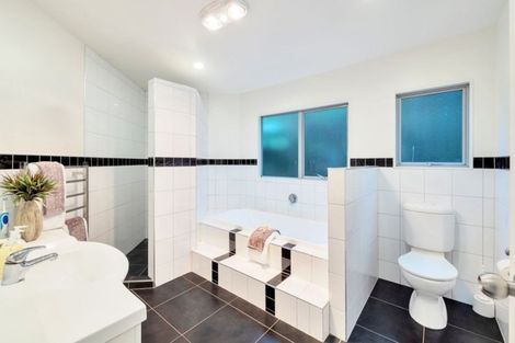 Photo of property in 47a Lingham Crescent, Torbay, Auckland, 0630