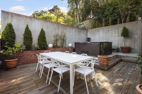 Photo of property in 12 Easdale Street, Kelburn, Wellington, 6012