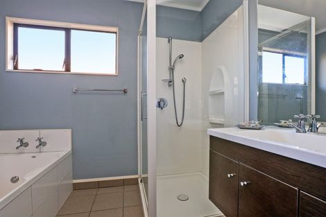 Photo of property in 9 Matthews Place, Taradale, Napier, 4112