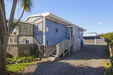 Photo of property in 5 Te Whena Street, Otaki Beach, Otaki, 5512