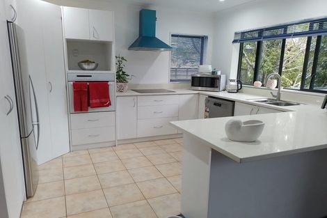 Photo of property in 16 Helen Ryburn Place, Torbay, Auckland, 0630
