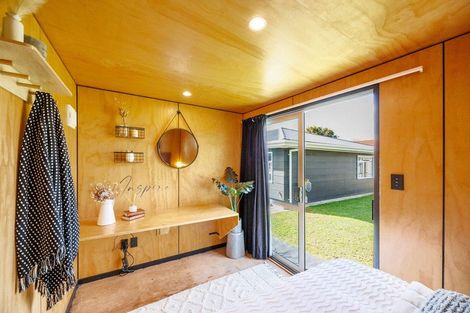 Photo of property in 4 Gladys Place, Kelvin Grove, Palmerston North, 4414