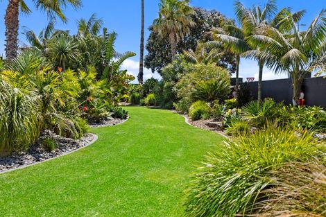 Photo of property in 2 Sandhurst Drive, Papamoa Beach, Papamoa, 3118