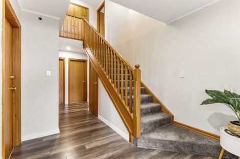 Photo of property in 12 La Roche Place, Northcote, Auckland, 0627