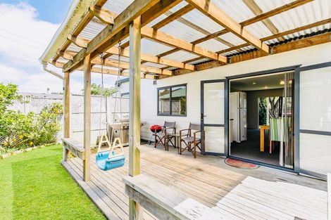 Photo of property in 2 Braeburn Place, Takanini, 2112