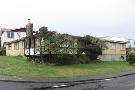 Photo of property in 46 Fitzpatrick Street, Newlands, Wellington, 6037