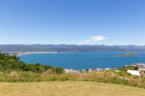 Photo of property in 20 Sunhaven Drive, Newlands, Wellington, 6037