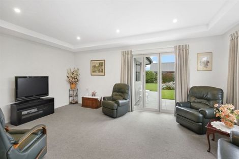 Photo of property in 11 Rue De La Mare, Parklands, Christchurch, 8083