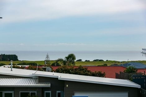 Photo of property in 3 Sunset Street, Bell Block, New Plymouth, 4312