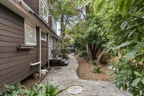 Photo of property in 17 Cobblestone Lane, Hillcrest, Auckland, 0627