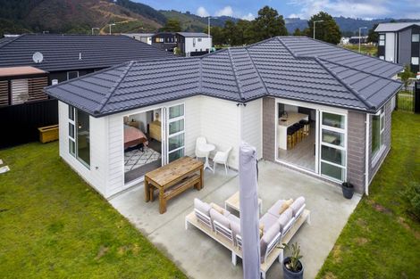 Photo of property in 99 Mawai Hakona Drive, Wallaceville, Upper Hutt, 5018