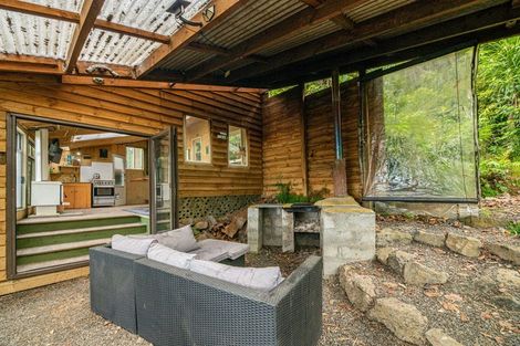 Photo of property in 408a Scenic Drive, Waiatarua, Auckland, 0612