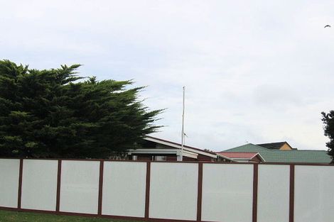 Photo of property in 4 Bahama Crescent, Paraparaumu Beach, Paraparaumu, 5032