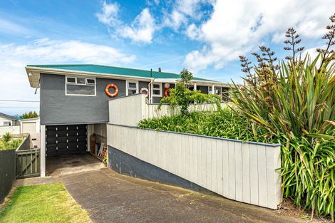 Photo of property in 86 Karaka Street, Castlecliff, Whanganui, 4501