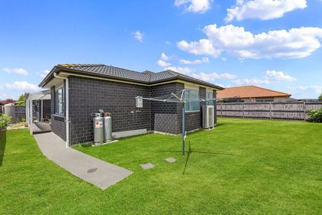 Photo of property in 587 Great South Road, Rosehill, Papakura, 2113