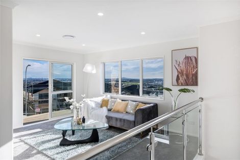 Photo of property in 10 Aklander Rise, Flat Bush, Auckland, 2019