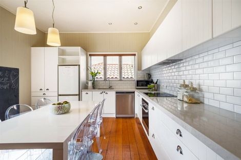 Photo of property in 16 Horotutu Road, Greenlane, Auckland, 1061