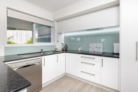 Photo of property in 18 Ellesmere Close, Pyes Pa, Tauranga, 3112