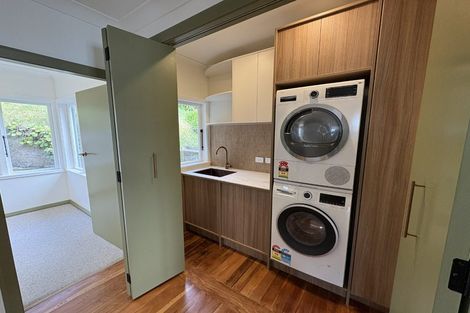 Photo of property in 71 Seatoun Heights Road, Seatoun, Wellington, 6022