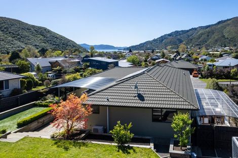 Photo of property in 6 Whitby Close, Waikawa, Picton, 7220