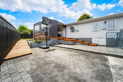 Photo of property in 122 Moire Road, West Harbour, Auckland, 0618