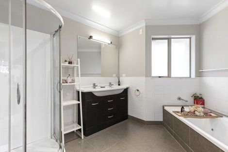 Photo of property in 21 Old Barn Road, Opaheke, Papakura, 2584