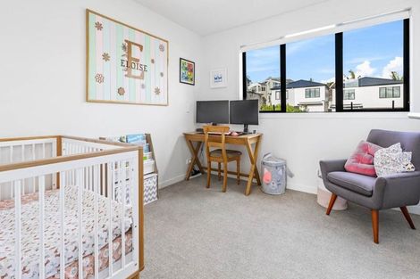 Photo of property in 8/35 Garadice Road, Rothesay Bay, Auckland, 0630