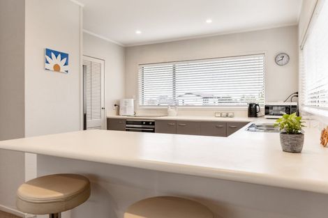 Photo of property in 20 Matuhi Rise, Henderson, Auckland, 0612