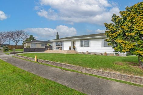 Photo of property in 124 Benmore Avenue, Cloverlea, Palmerston North, 4412