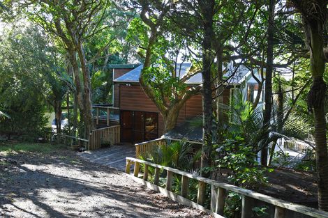 Photo of property in 103 Leigh Road, Leigh, 0985