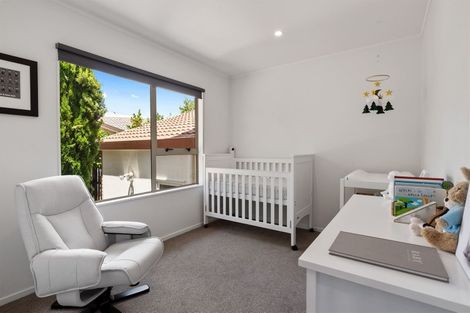 Photo of property in 2/11 Mercury Lane, Windsor Park, Auckland, 0632