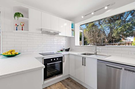 Photo of property in 31 Humphrey Kemp Avenue, Henderson, Auckland, 0612