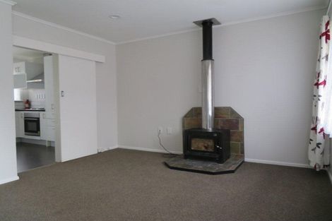 Photo of property in 2/26 Riverbank Street, Ebdentown, Upper Hutt, 5018
