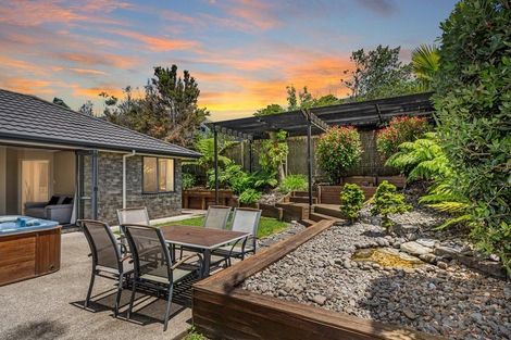 Photo of property in 56 Cabeleigh Drive, Helensville, 0800