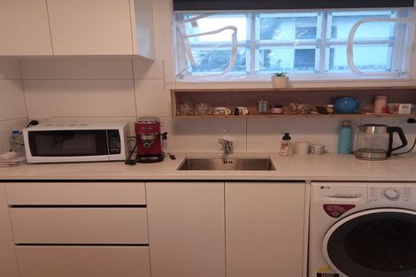 Photo of property in 14 Lydford Place, Glendene, Auckland, 0602