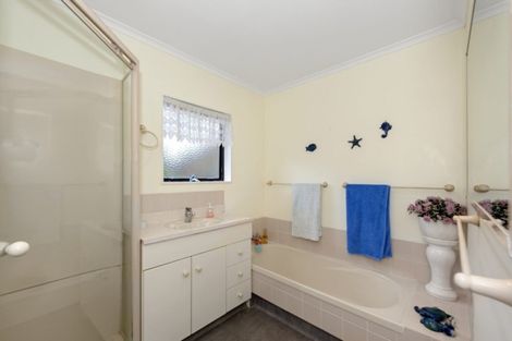 Photo of property in 7 Silhouette Way, Western Heights, Hamilton, 3200